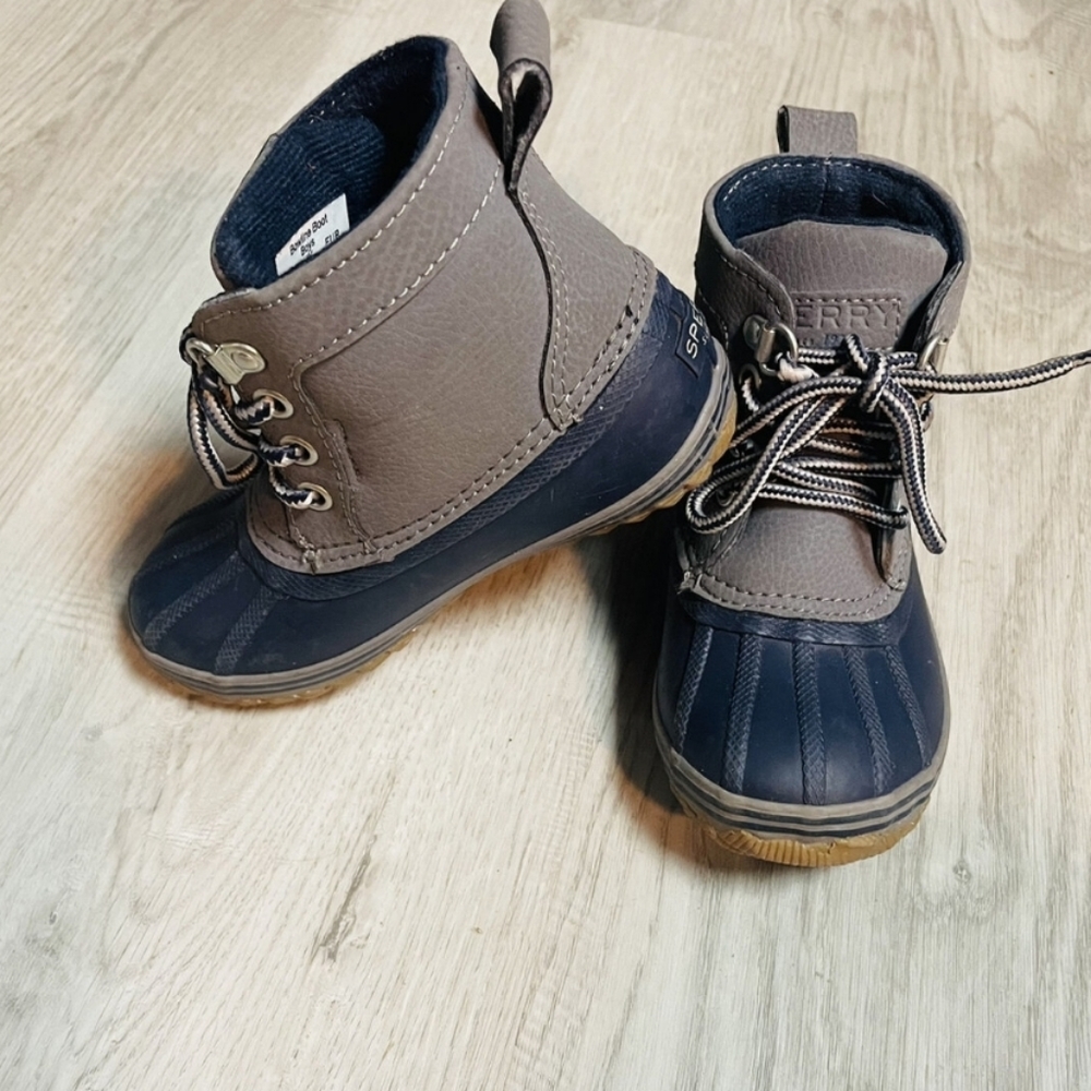 Sperry boot toddler size 9